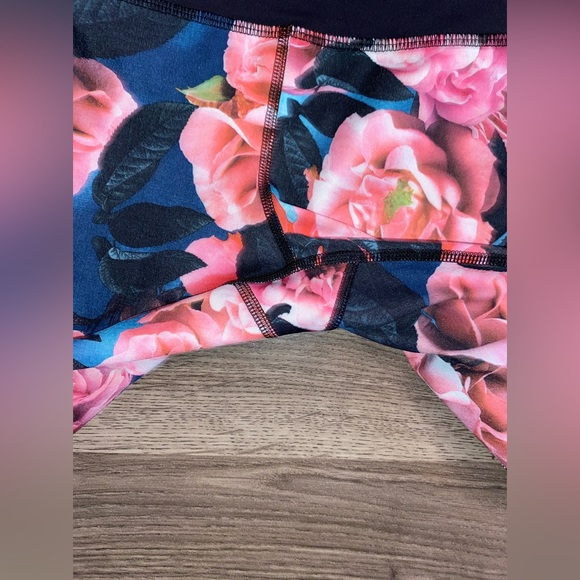 Lulalemon leggings EUC size 4 —- - Picture 2 of 4